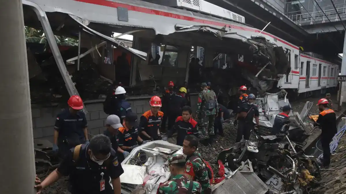 Penutupan Perlintasan Sebidang Pasca Tabrakan Kereta di Bekasi