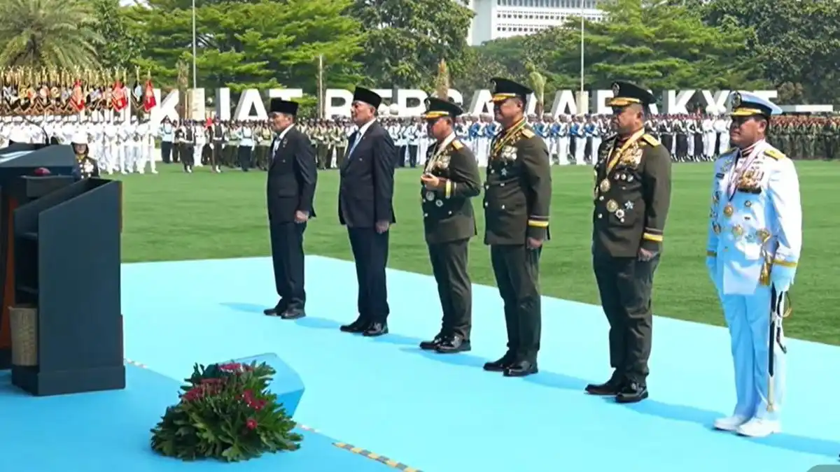 Prabowo Anugerahkan Bintang Mahaputra kepada Tujuh Tokoh TNI