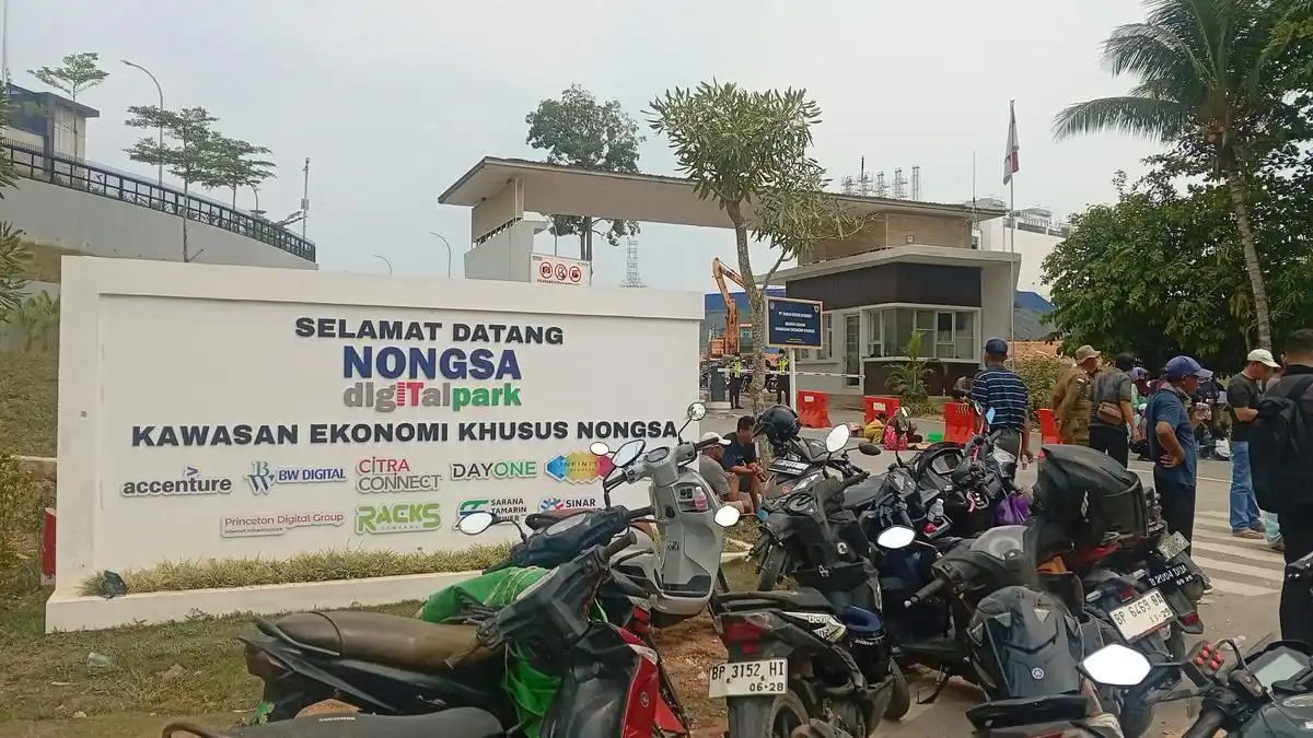 Tiga Bulan Tanpa Air, Warga Sambau Blokade Pintu Nongsa Digital Park