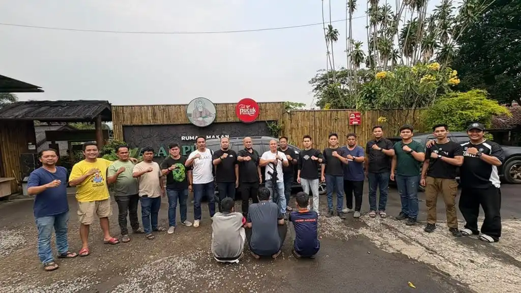 Empat Tersangka Pencurian Modus Alih Perhatian Dibekuk Setelah Aksi di Bekasi Empat Tersangka Pencurian Modus Alih Perhatian Dibekuk Setelah Aksi di Bekasi