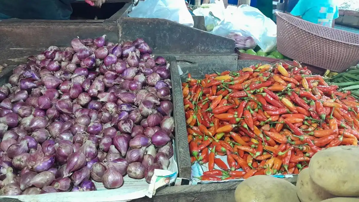 Harga Cabai dan Sayuran Melonjak, Pedagang Pasar Senen Hadapi Penurunan Belanja Harga Cabai dan Sayuran Melonjak, Pedagang Pasar Senen Hadapi Penurunan Belanja
