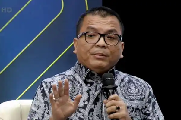 Denny Indrayana Soroti Pasal Pengecualian Bukti Kelulusan dalam Pencalonan Gibran