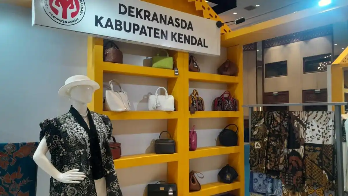 Dari Penggembala Menjadi Perajin, UMKM Kendal Hadirkan Tas Kulit Anyaman Eksklusif