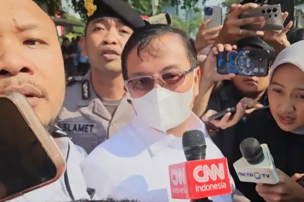 Rustian Pulang Setelah Diperiksa KPK, Statusnya Masih Saksi dalam Perkara OTT BNPB