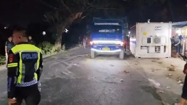 Dua Mahasiswi Tertimpa Peti Kemas di Takalar, Keduanya Alami Patah Kaki