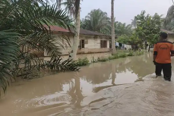 Banjir di Kampung Rendahan Rendam 90 Rumah, 128 Keluarga Terdampak