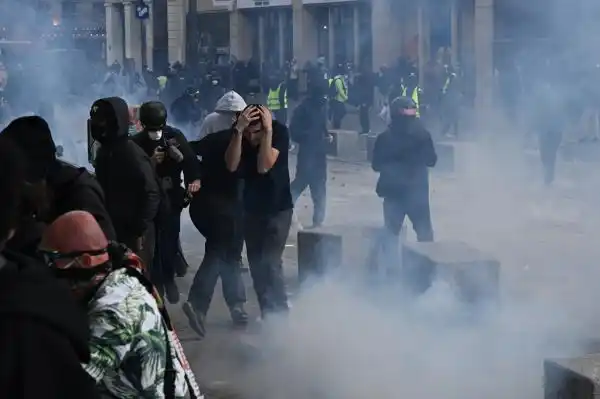 Bentrokan Pecah dalam Aksi Protes Biaya Hidup di Paris