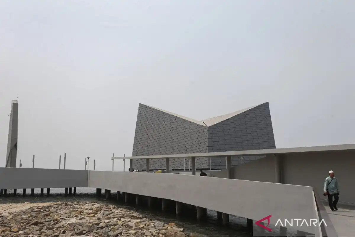 Lima Perkembangan Jakarta: Masjid Apung Diresmikan, Pengurangan Sampah Ditargetkan 50 Persen