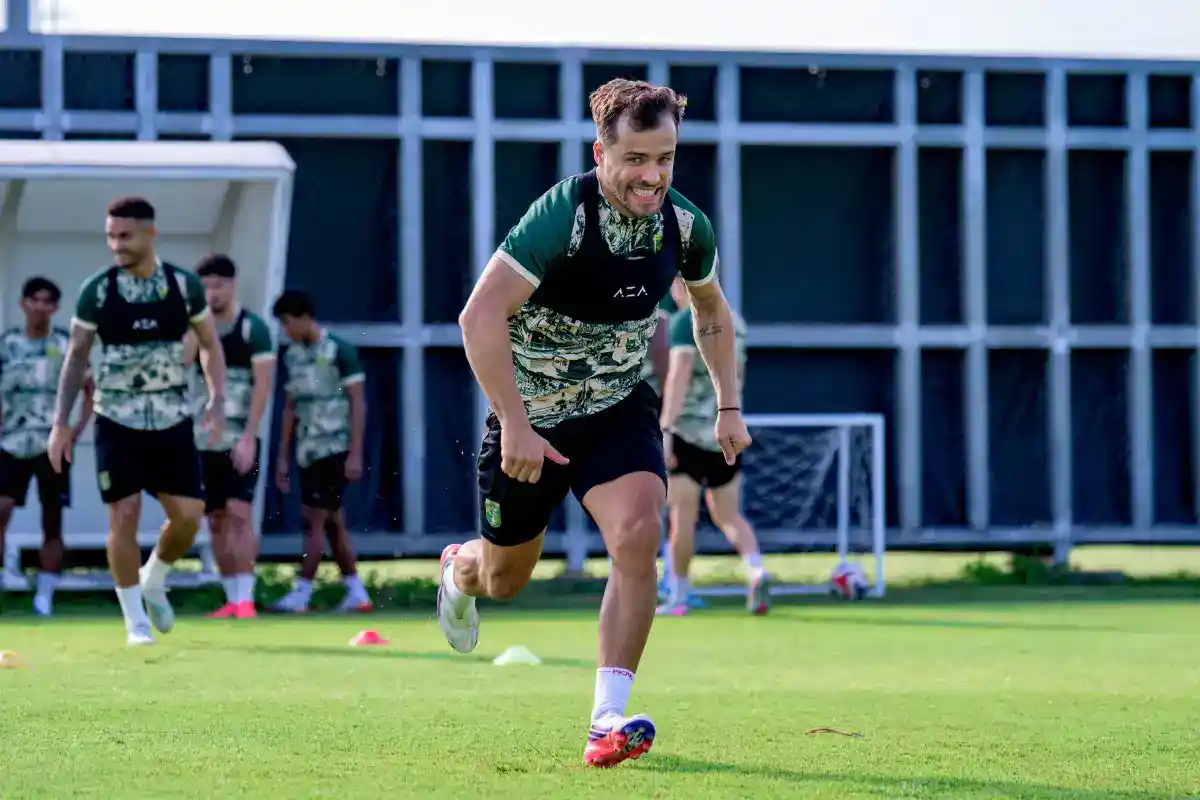 Persebaya Siap Hadapi PSS, Pereira Tak Terpengaruh Ambisi Hattrick Tanaka