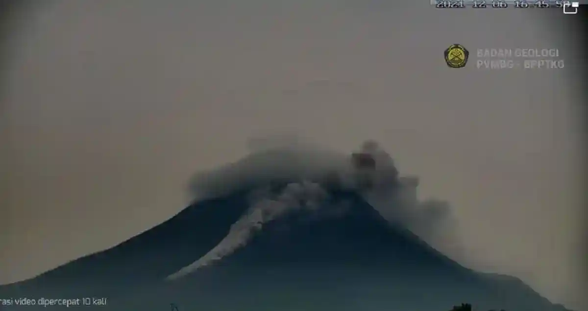 Merapi Tetap Siaga saat Volume Kubah Barat Daya Menyusut Merapi Tetap Siaga saat Volume Kubah Barat Daya Menyusut