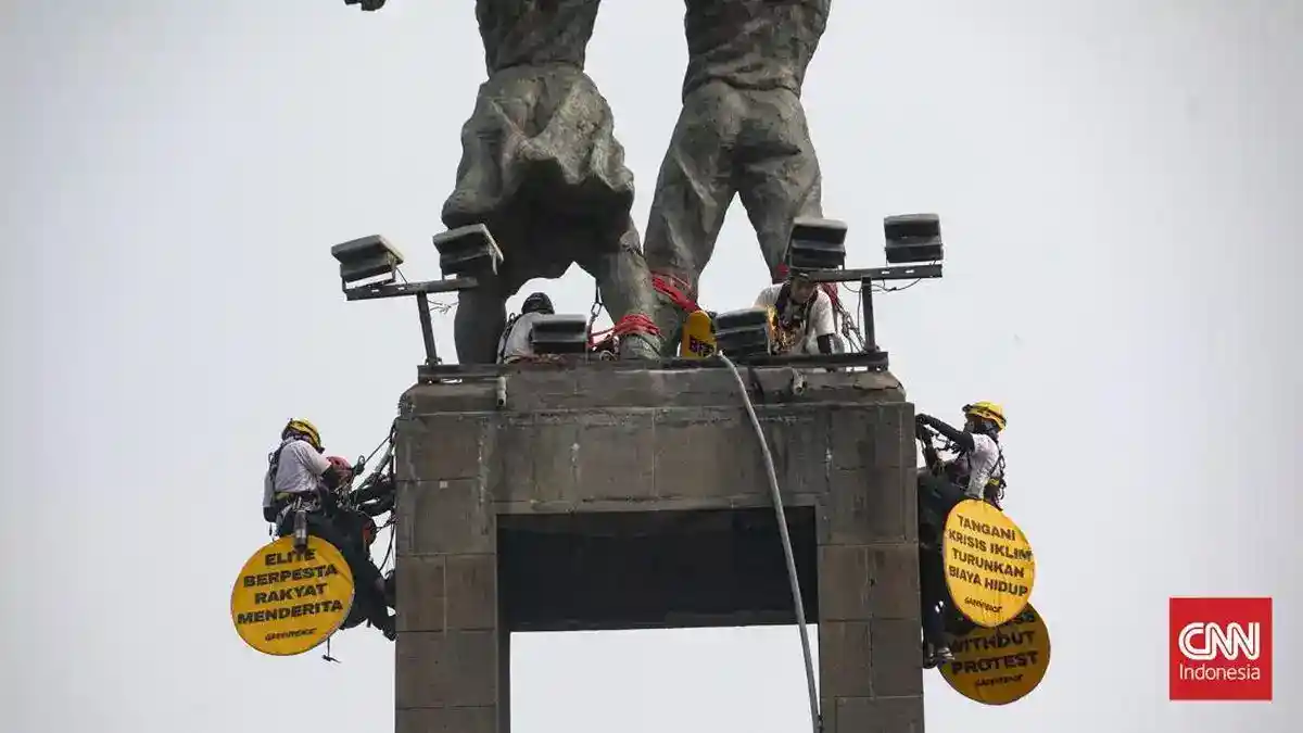 Enam Aktivis Greenpeace di Bundaran HI: Aksi Protes dan Pertanyaan soal Status Hukum Enam Aktivis Greenpeace di Bundaran HI: Aksi Protes dan Pertanyaan soal Status Hukum