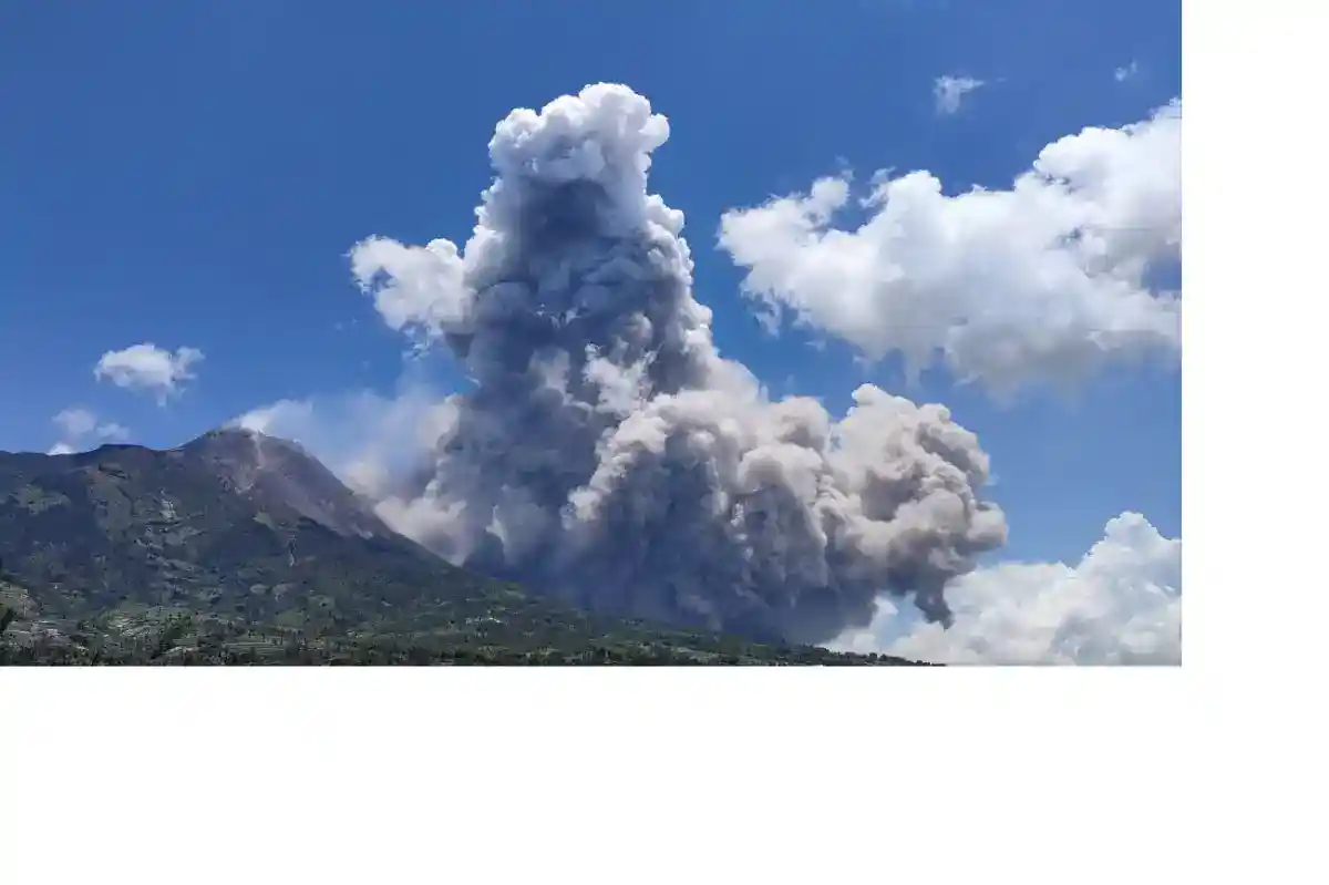 Merapi Tetap Siaga, Enam Guguran Lava Meluncur ke Barat Daya