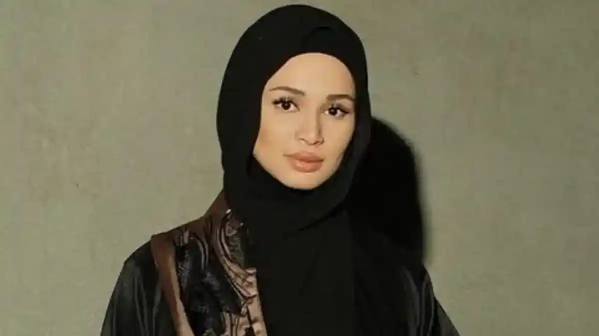 Izara Aishah: Dari Sorotan Polemik hingga Kiprah di Dunia Fashion