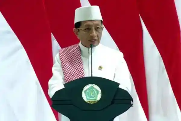 Menag Dorong ASN Kemenag Kenakan Sarung dan Peci Sepekan Sekali Menag Dorong ASN Kemenag Kenakan Sarung dan Peci Sepekan Sekali