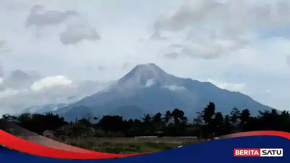 Hujan di Lereng Merapi Picu Peringatan Bahaya Lahar dan Awan Panas Hujan di Lereng Merapi Picu Peringatan Bahaya Lahar dan Awan Panas