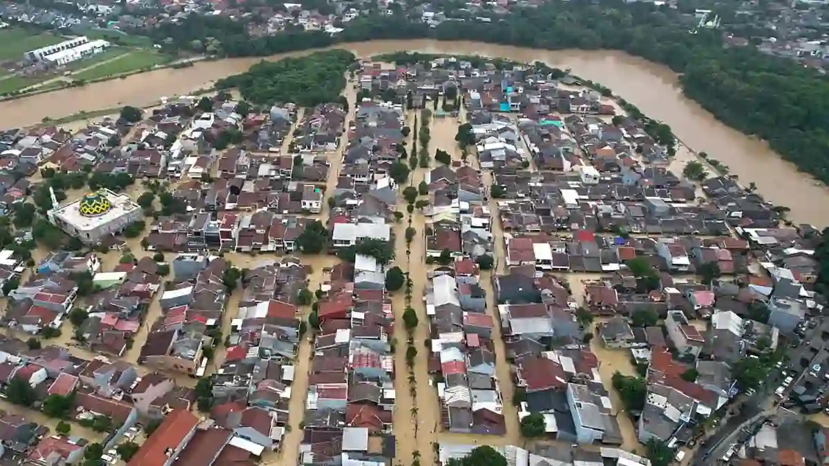 BNPB Rekap 2.236 Bencana hingga 29 Oktober, Banjir Mendominasi Laporan Terbaru